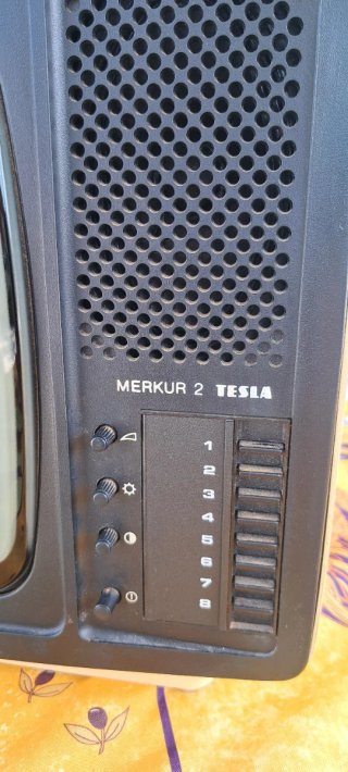 Televisor antiguo Tesla Merkur 2