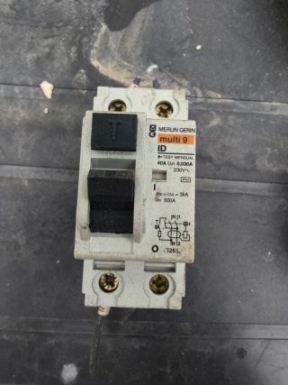 Diferencial Merlin Gerin 40A 30mA + PIa 6A