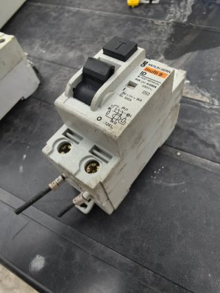 Diferencial Merlin Gerin 40A 30mA + PIa 6A