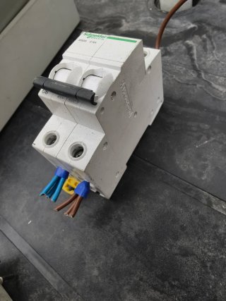 Diferencial Merlin Gerin 40A 30mA + PIa 6A