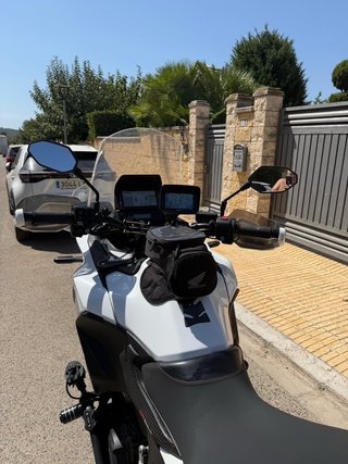 Honda 1100 Adventure Negra y Blanca