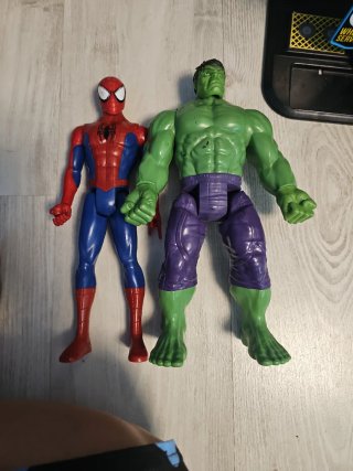 Muñecos Spiderman y Hulk