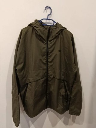 Cazadora verde Pull&Bear con capucha