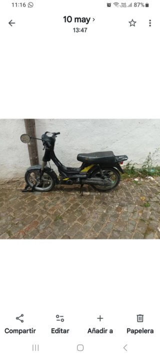 Moto Vespino Negra y Amarilla