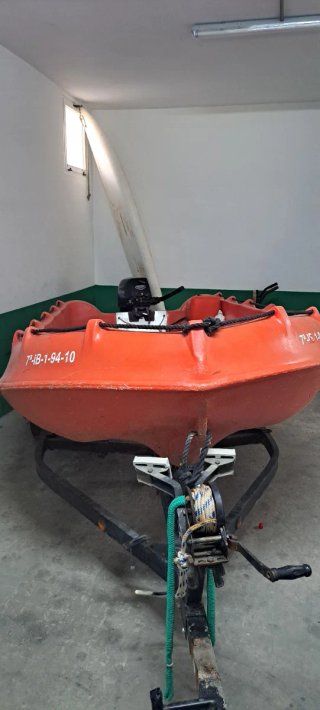 Barca Whaly con motor Tohatshu 9.8  eslora 3.7 mts