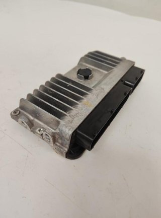 305700 896610zs10 centralita motor toyota corolla