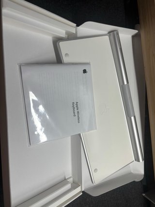 Teclado Inalámbrico Apple MC184Y/A Plata