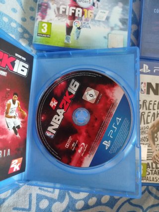 Pacchetto PS4: FIFA 16, FIFA 18, NBA 2K16, NBA 2K19