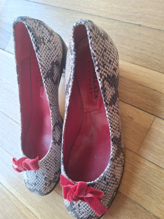 Zapatos Escarlata Tacón Bajo Terciopelo