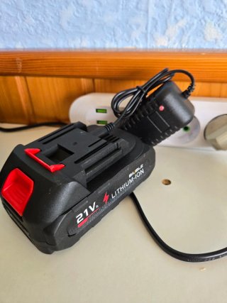 Taladro Atornillador con Baterías y Accesorios