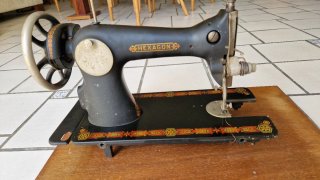 Máquina de coser antigua Hexagon