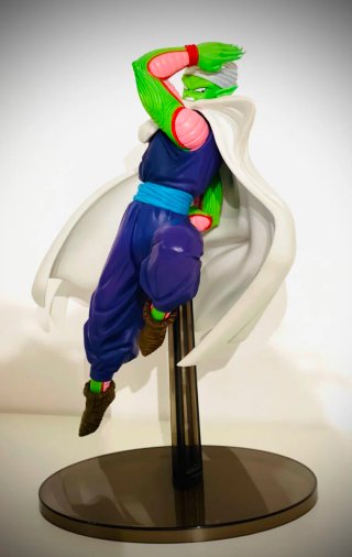Figura Piccolo Dragon Ball Z va sin caja.
