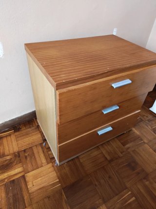 2 Cajoneras de madera buena