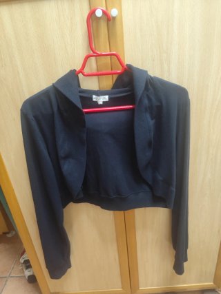 Chaqueta negra con capucha Talla S