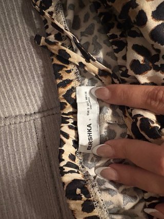 Pantalón Bershka estampado leopardo XS