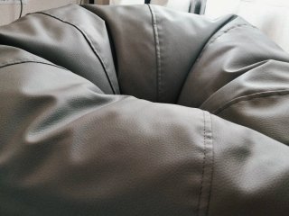 Puff polipiel gris muy cómodo