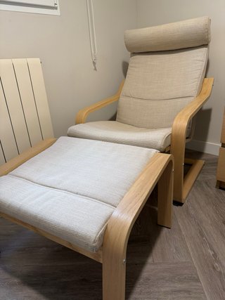 Sillón IKEA POÄNG con reposapiés beige
