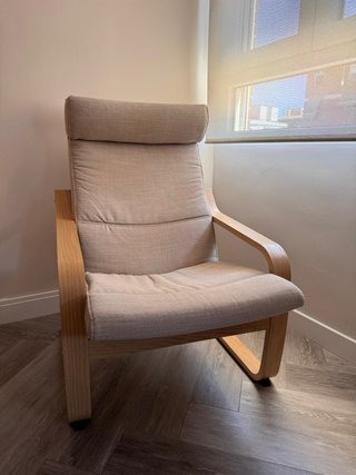 Sillón IKEA POÄNG con reposapiés beige