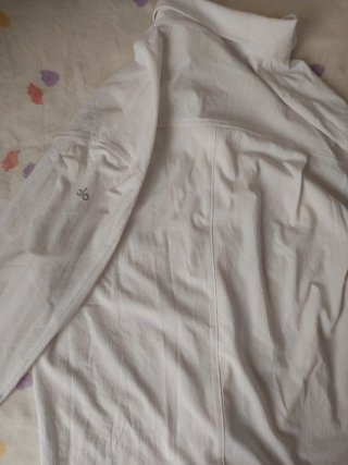 Camisa blanco deportivo Alo Yoga