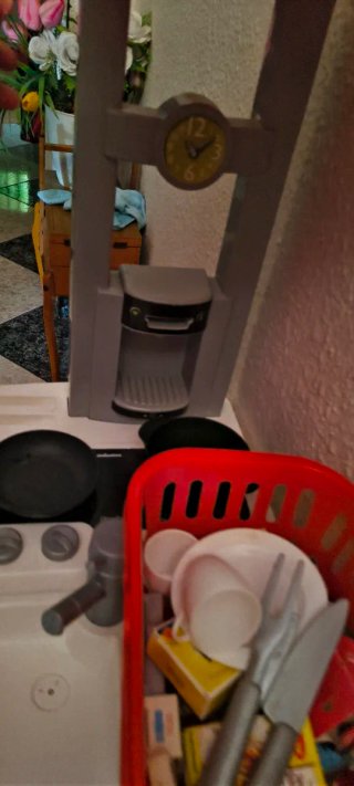 Cocina de juguete roja y blanca