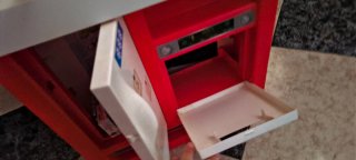 Cocina de juguete roja y blanca