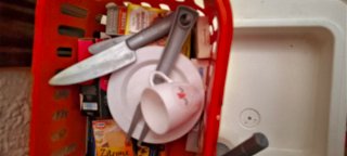 Cocina de juguete roja y blanca