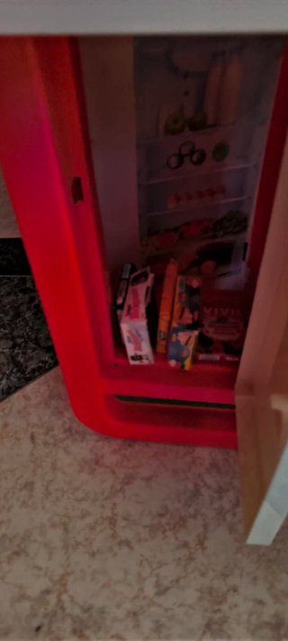 Cocina de juguete roja y blanca
