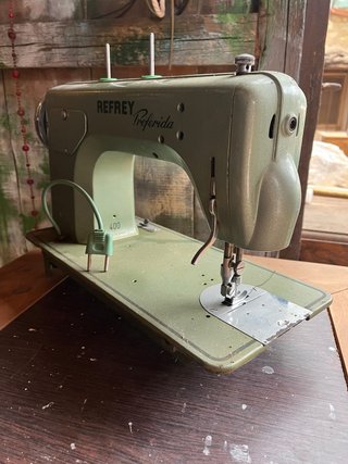 Máquina de coser Refrey Preferida 400