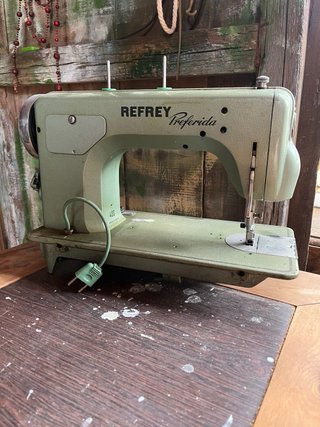 Máquina de coser Refrey Preferida 400