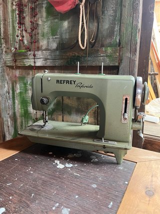 Máquina de coser Refrey Preferida 400