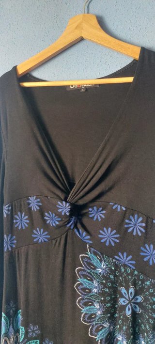 Vestido Desigual Negro con Estampado Floral