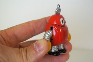Isqueiro e portachaves 1970’s personagem Robocon
