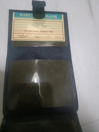 Cartera de piel negra multifuncional