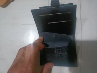 Cartera de piel negra multifuncional