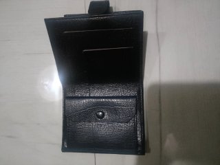 Cartera de piel negra multifuncional