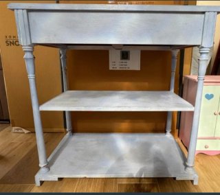 Mueble auxiliar azul con cajones