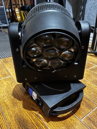 Beam Led + Wash Zoom Bee Eye 7x40w (nunca usado)