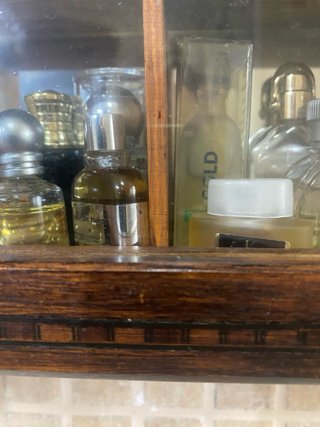 Vitrina de madera para miniaturas
