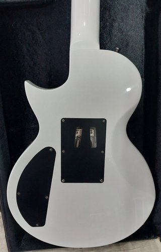 Guitarra Eléctrica Kramer Assault 220 FR Blanca