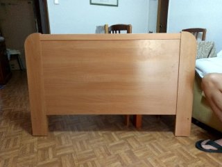 Cabecero de cama de madera como nuevo