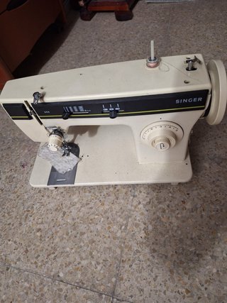 Máquina de coser Singer beige