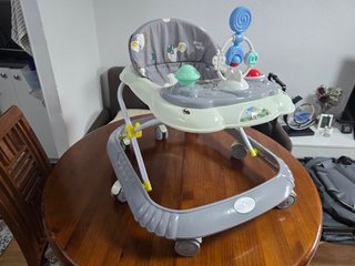 Andador bebé 4 en 1  bandeja musical NUEVO TACATA