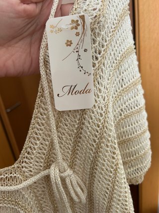 Chaleco de punto beige y dorado