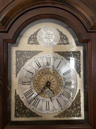 Reloj de pie Radiant Tempus Fugit antiguo