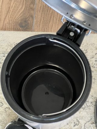 Due piccoli cestini per il bagno