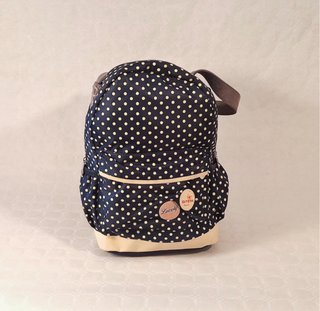 Mochila azul con lunares amarillos