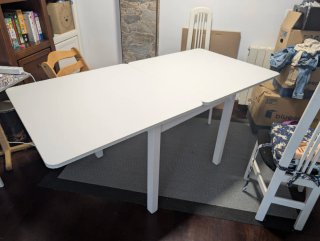 Mesa de comedor blanca