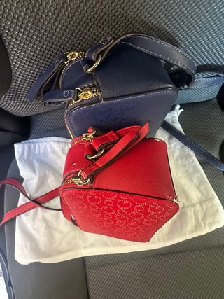Lote 2 Bolsos Guess Azul y Rojo