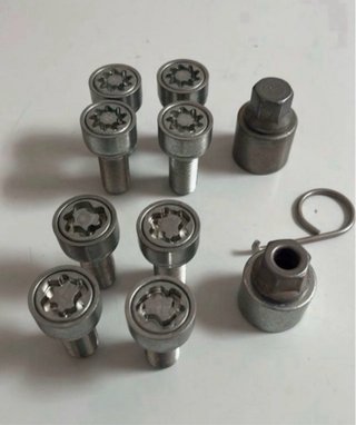 TORNILLOS ANTIRROBO VW GOLF 7 SEAT LEÓN AUDI Q5 Q7