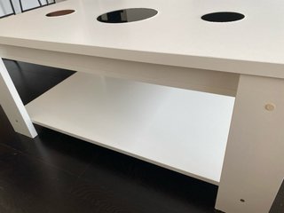 Mesa elevable de madera blanca